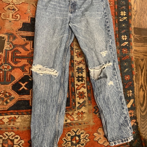 Zara high-waisted distressed jean size 4 - Picture 9 of 10